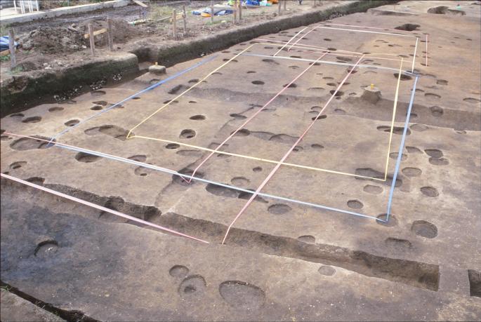 2新田遺跡の屋敷跡（重複する建物）